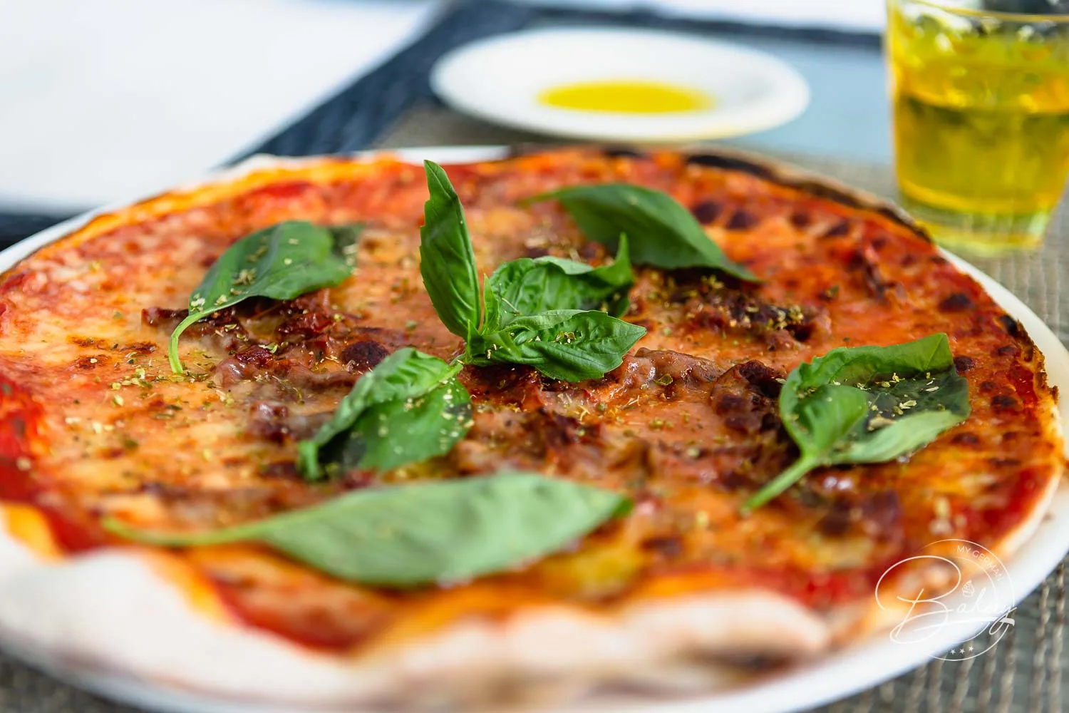 Pizza dough recipe - make the best pizza dough yourself - basic pizza recipe Recipe for pizza - quick pizza dough - make your own pizza - pizza dough with flour, water, yeast, oil, salt and spices. Delicious pizza dough recipe
