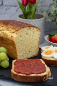 Simple sweet Brioche - bread recipe - Delicious bread quickly homemade - always succeeds - as at the bakery - freshly baked yourself - Sunday breakfast - Brioche and sweet white bread - recipe for simple sweet Brioche as bread recipe. Delicious sweet bread baked quickly. Ingredients: Flour, sugar, milk, eggs, yeast, butter