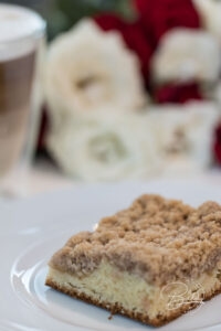 Yeast cake with apple - sheet cake recipe with crumble - recipe yeast cake with apple sauce - crumble cake baking - Easy recipe for yeast cake with apple sauce and crumble cake as apple cake recipe. Apple cake as a sheet cake and yeast cake recipe with cinnamon as a Christmas cake option.