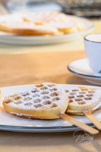 Crunchy waffles without milk - waffle batter recipe quick waffles - waffles on a stick - simple recipe and waffle recipe lactose free - instructions for waffles without milk - baking recipe for waffles easy for children - always succeed - heart waffles with sticks baking - children's birthday party