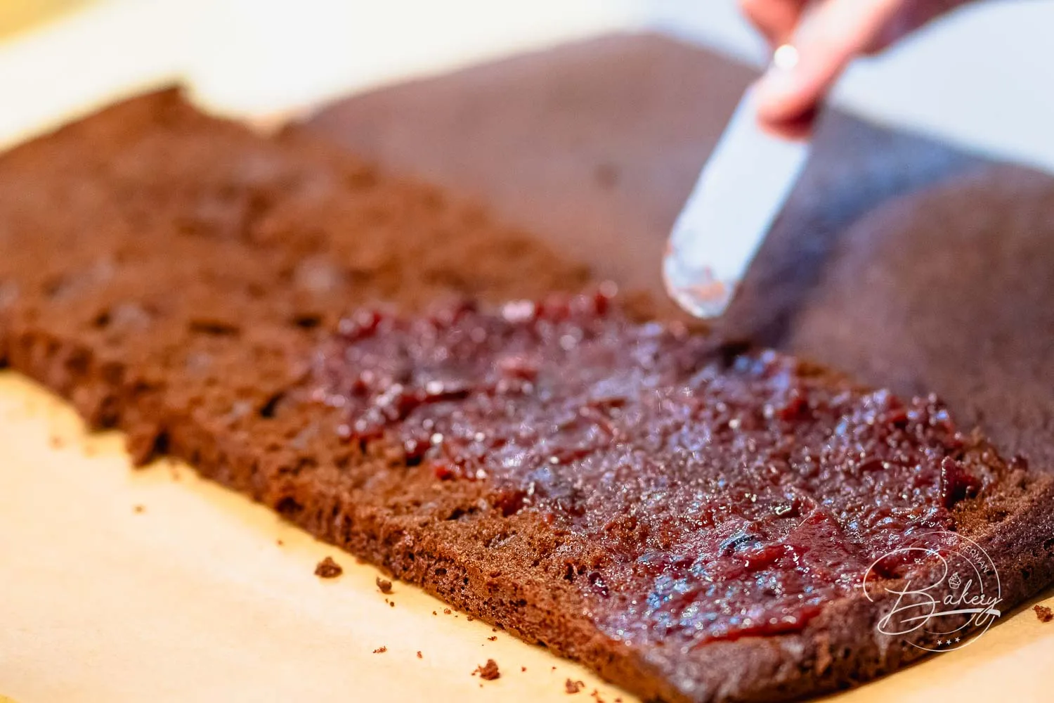 Spreading jam - Chocolate Brownies Recipe - Christmas Brownies - Gingerbread Brownies Recipe - Simple recipe Christmas cake with chocolate - Gingerbread brownie with chocolate - Traditional cake recipe - Baking instructions - simple quick brownie cake with gingerbread spices