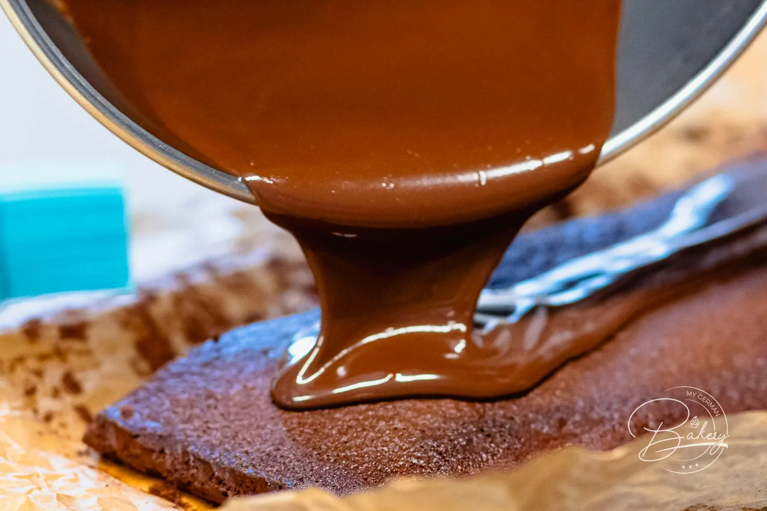 Chocolate coating - Chocolate Brownies Recipe - Christmas Brownies - Gingerbread Brownies Recipe - Simple recipe Christmas cake with chocolate - Gingerbread brownie with chocolate - Traditional cake recipe - Baking instructions - simple quick brownie cake with gingerbread spices