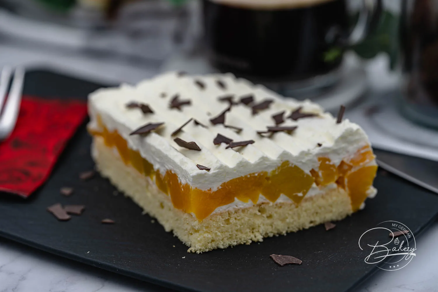 Easy sponge cake recipe - easy cream cake recipe with peaches - cream sponge cake with peaches as a light summer cake - Easy recipe sponge cake - step by step instructions for sponge cake base