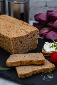 Spelt bread recipe - make your own delicious whole wheat bread - healthy bread recipe - easy instructions - healthy baking - recipe for spelt bread. Healthy whole wheat bread for delicious, fluffy spelt whole wheat bread. Bake healthy bread