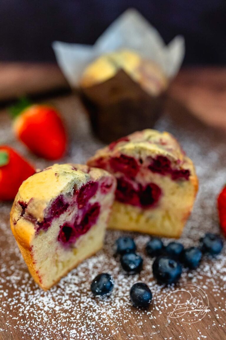 Simple raspberry muffins recipe - best muffins with buttermilk - raspberry muffins like in America - delicious, fluffy, fluffy - easy homemade and baked - muffins with raspberries - Best raspberry muffins recipe - fast, tasty and easy with buttermilk, baking soda, flour