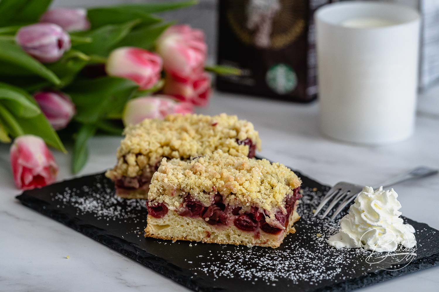 Cherry crumble cake recipe - delicious and easy yeast cake - Delicious cherry crumble cake recipe for yeast cake and crumble cake. Cake with butter crumbles and sour cherries, cherries and morello cherries - quick and easy instructions - delicious yeast cake - sheet cake recipe - simple cake with dry yeast