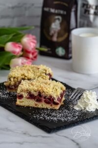 Cherry crumble cake recipe - delicious and easy yeast cake - Delicious cherry crumble cake recipe for yeast cake and crumble cake. Cake with butter crumbles and sour cherries, cherries and morello cherries - quick and easy instructions - delicious yeast cake - sheet cake recipe - simple cake with dry yeast