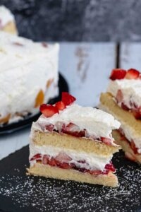 Light strawberry cream cake - Loose sponge cake - easily made - Strawberry cream cake and cream cake with sponge cake base as a cake for celebrations - Delicious and simple strawberry cream cake and homemade strawberry cake