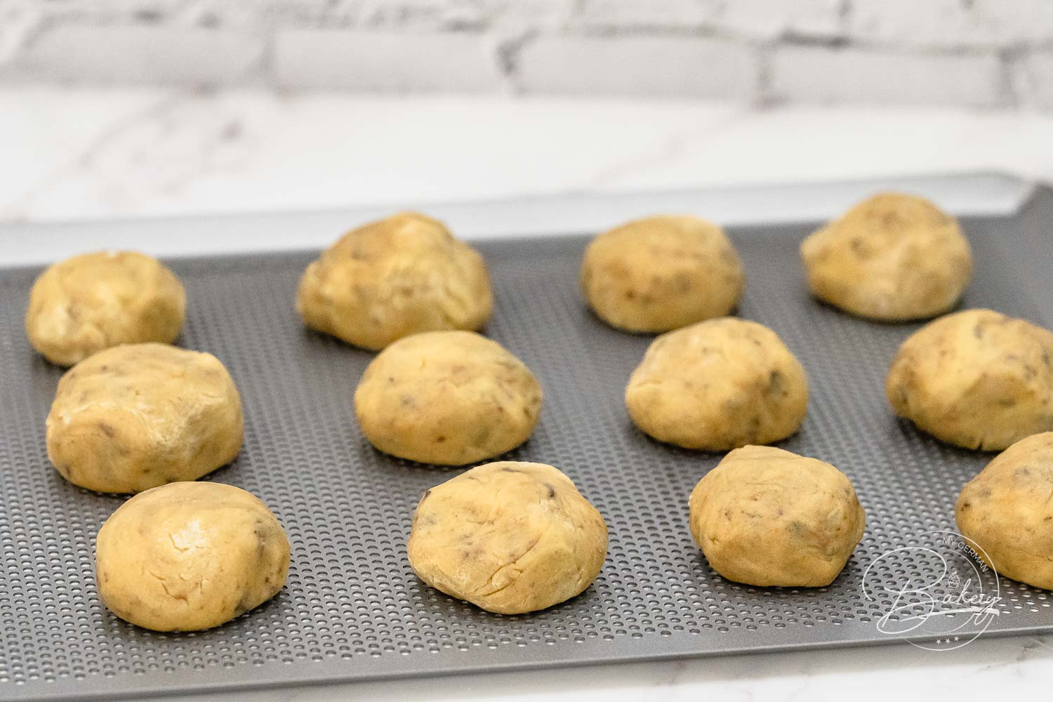 Baking tray of simple Chocolate Cookies Recipe - Best Chocolate Chunk Cookies - Cookies with chocolate chips - chocolate cookies from America, homemade American cookies