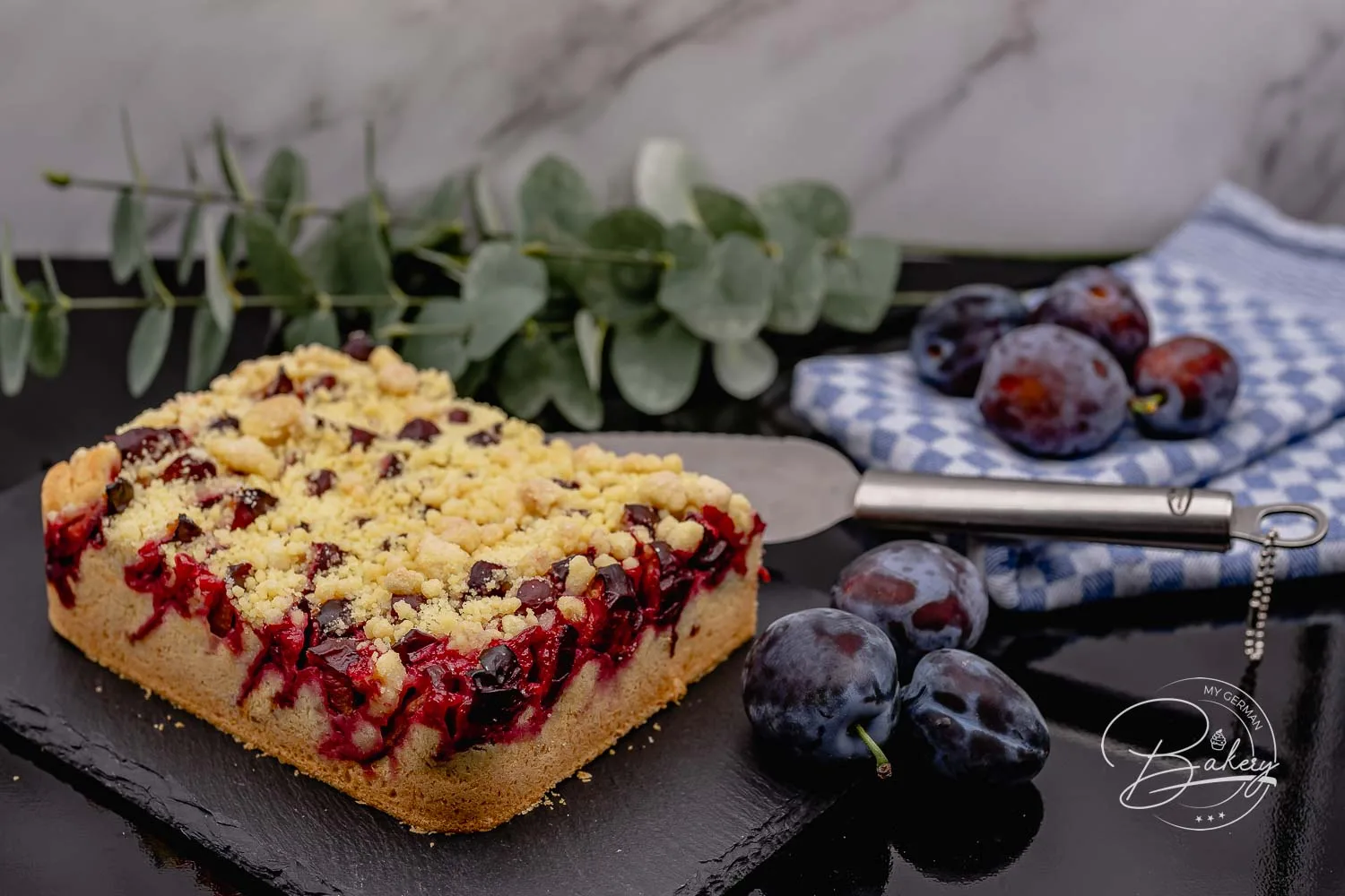 Plum cake recipe with crumble - Quick sheet cake - Plum crumble cake recipe - Plum cake recipe with crumble for a sheet of plum cake. Quick and easy sheet cake with plums. Juicy, soft, crunchy