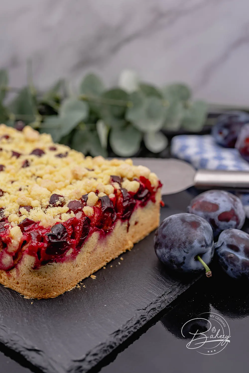 Plum cake recipe with crumble - Quick sheet cake - Plum crumble cake recipe - Plum cake recipe with crumble for a sheet of plum cake. Quick and easy sheet cake with plums. Juicy, soft, crunchy