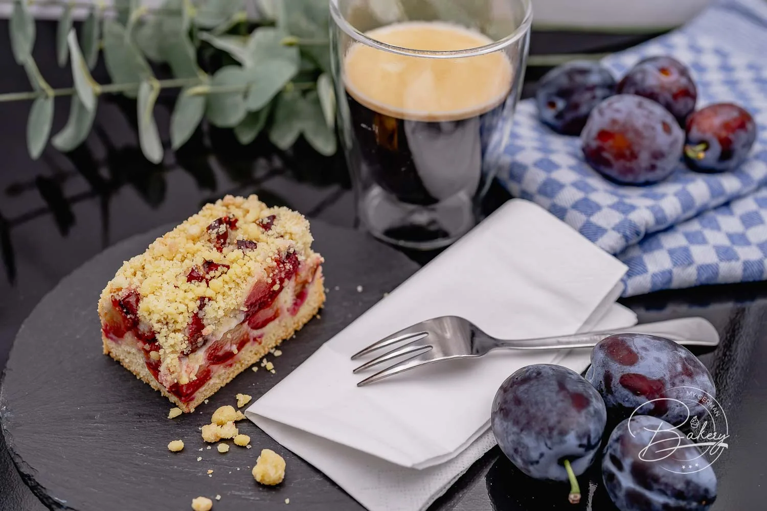 Plum cake recipe with crumble - Quick sheet cake - Plum crumble cake recipe - Plum cake recipe with crumble for a sheet of plum cake. Quick and easy sheet cake with plums. Juicy, soft, crunchy
