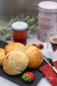 Delicious brioche buns - best recipe for soft bread rolls - Delicious milk buns - best easy recipe for soft bread buns - Recipe milk rolls - make simple shortbread yourself - quick recipe for soft rolls with yogurt