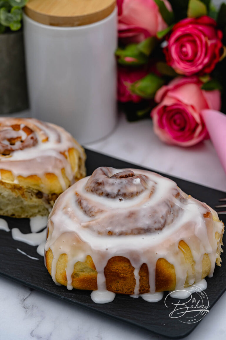 Cinnamon rolls recipe - Cinnabon copycat - Cinnabon Rolls Recipe - Delicious Cinnabon Rolls from Yeast Dough - Recipe for delicious cinnamon rolls Cinnabon Rolls from yeast dough with cinnamon and creamy icing. Soft thick cinnamon rolls icing - make your own Cinnabon Rolls and cinnamon buns - easy and quick baking