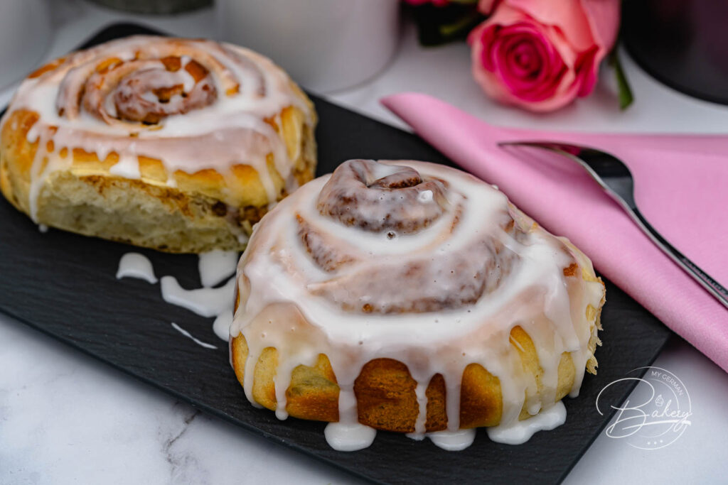 Cinnamon rolls recipe - Cinnabon copycat - Cinnabon Rolls Recipe - Delicious Cinnabon Rolls from Yeast Dough - Recipe for delicious cinnamon rolls Cinnabon Rolls from yeast dough with cinnamon and creamy icing. Soft thick cinnamon rolls icing - make your own Cinnabon Rolls and cinnamon buns - easy and quick baking