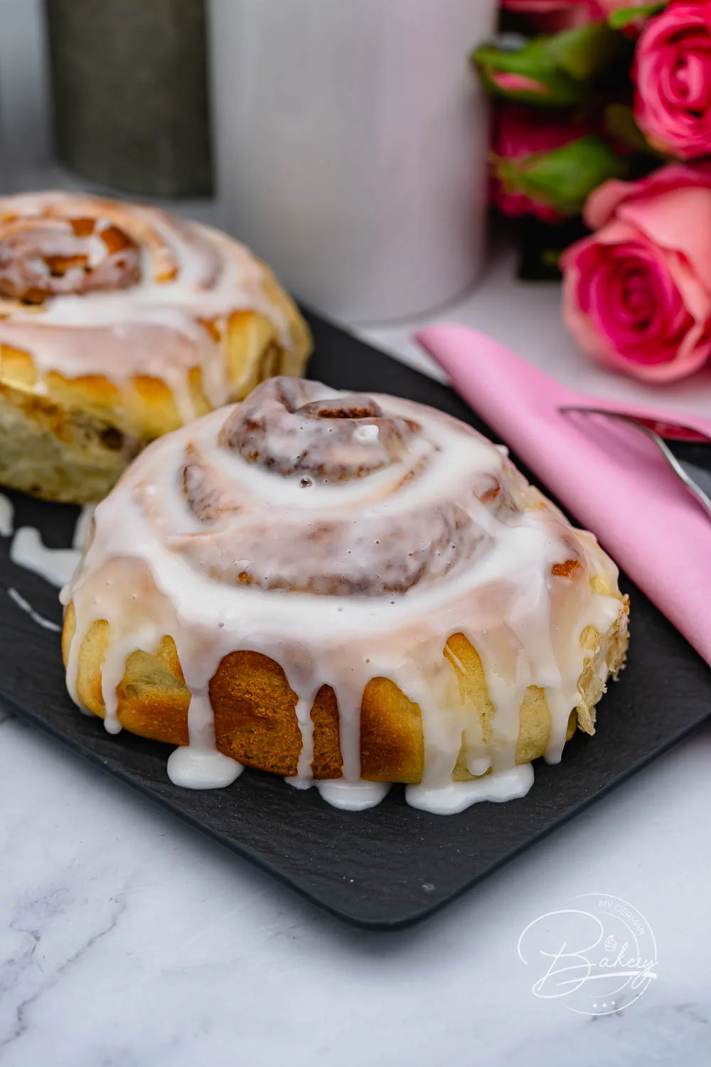 Cinnamon rolls recipe - Cinnabon copycat - Cinnabon Rolls Recipe - Delicious Cinnabon Rolls from Yeast Dough - Recipe for delicious cinnamon rolls Cinnabon Rolls from yeast dough with cinnamon and creamy icing. Soft thick cinnamon rolls icing - make your own Cinnabon Rolls and cinnamon buns - easy and quick baking
