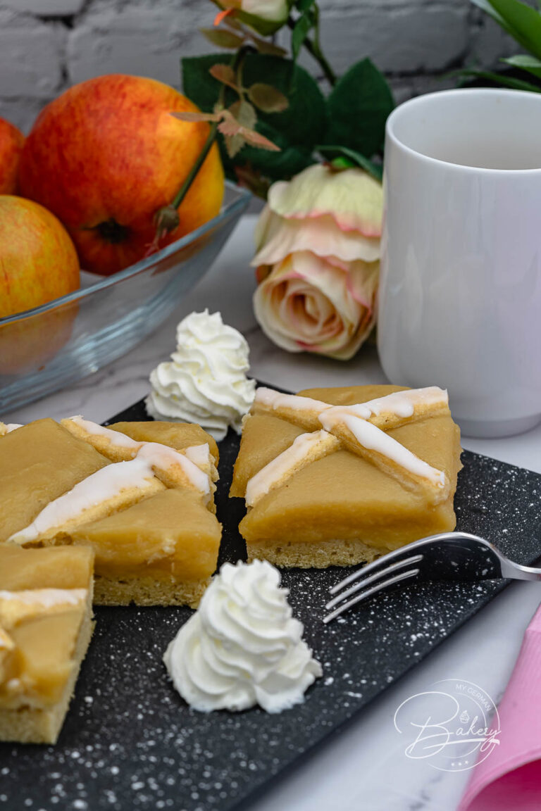 Simple sheet cake recipe with apple sauce - lattice cake as apple cake as a simple, quick and easy cake