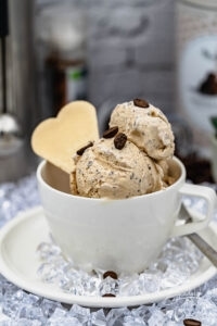Coffee ice cream recipe - Cappuccino ice cream with chocolate - Delicious combination of ice cream and coffee, as a coffee ice cream recipe or cappuccino ice cream recipe with fresh espresso. Chocolate pieces