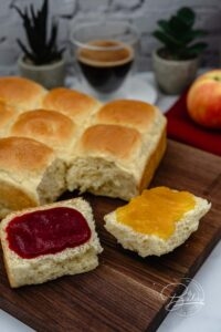 Best soft American dinner rolls recipe for fluffy brioche buns as soft bread rolls without a crust